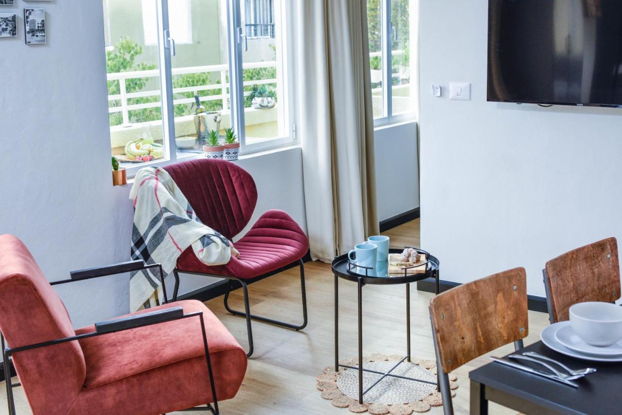 Bauhaus Living With Amazing Roof Top By Sea N' Rent Apartment
